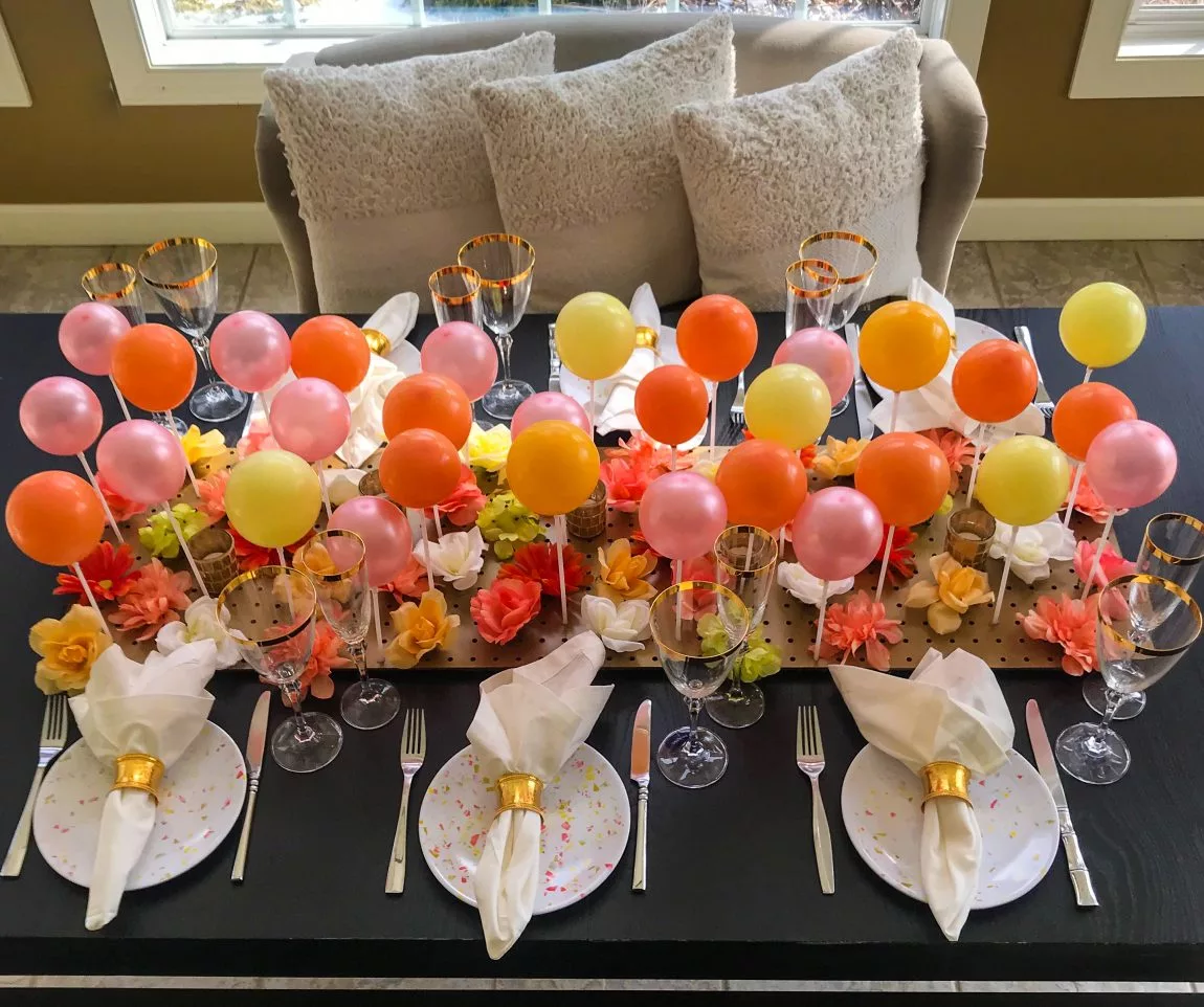 How to Make Balloon Centerpieces for a Baby Shower